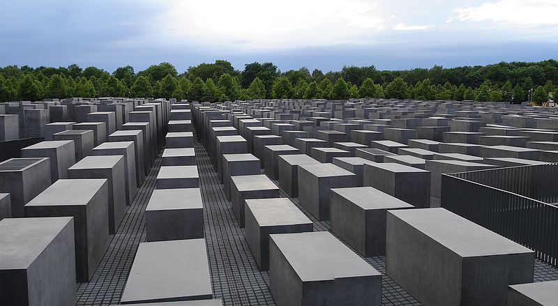800px-Memorial_to_the_murdered_Jews_of_Europe